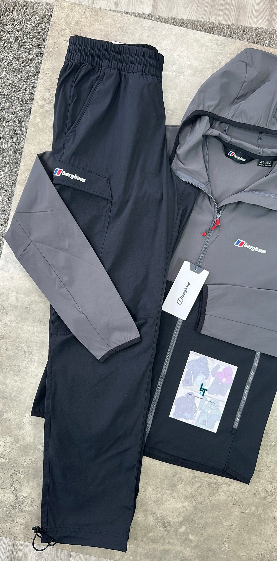 BERGHAUS CARGO TRACKSUIT - BLACK/DARK GREY