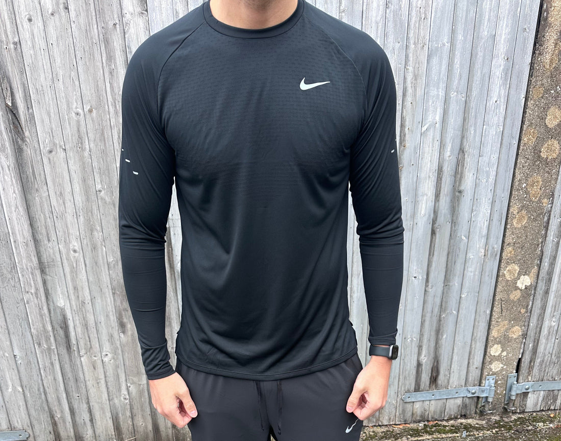 NIKE STRIDE LS T SHIRT - BLACK