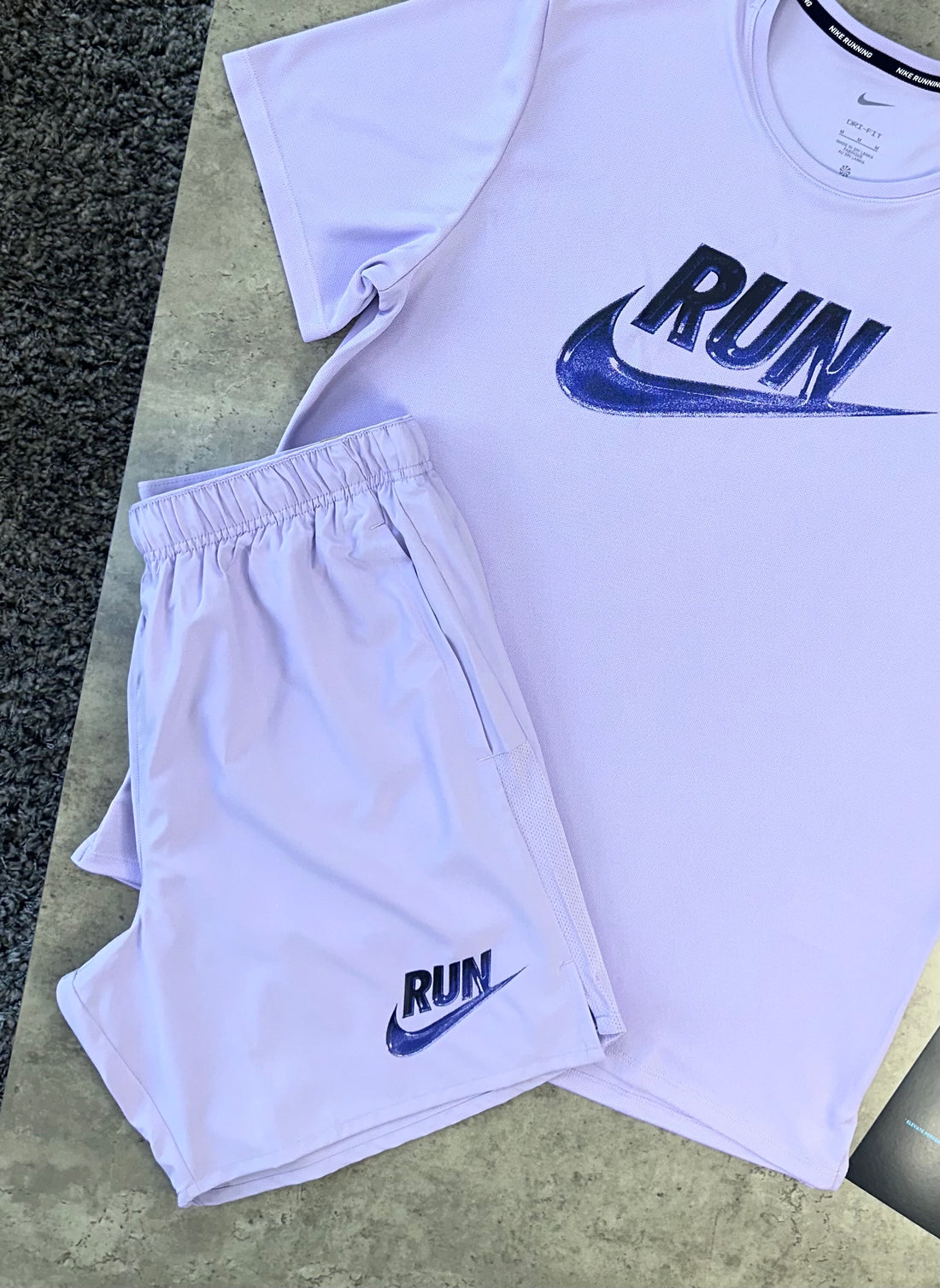 NIKE GRAPHIC MILER SET - LILAC
