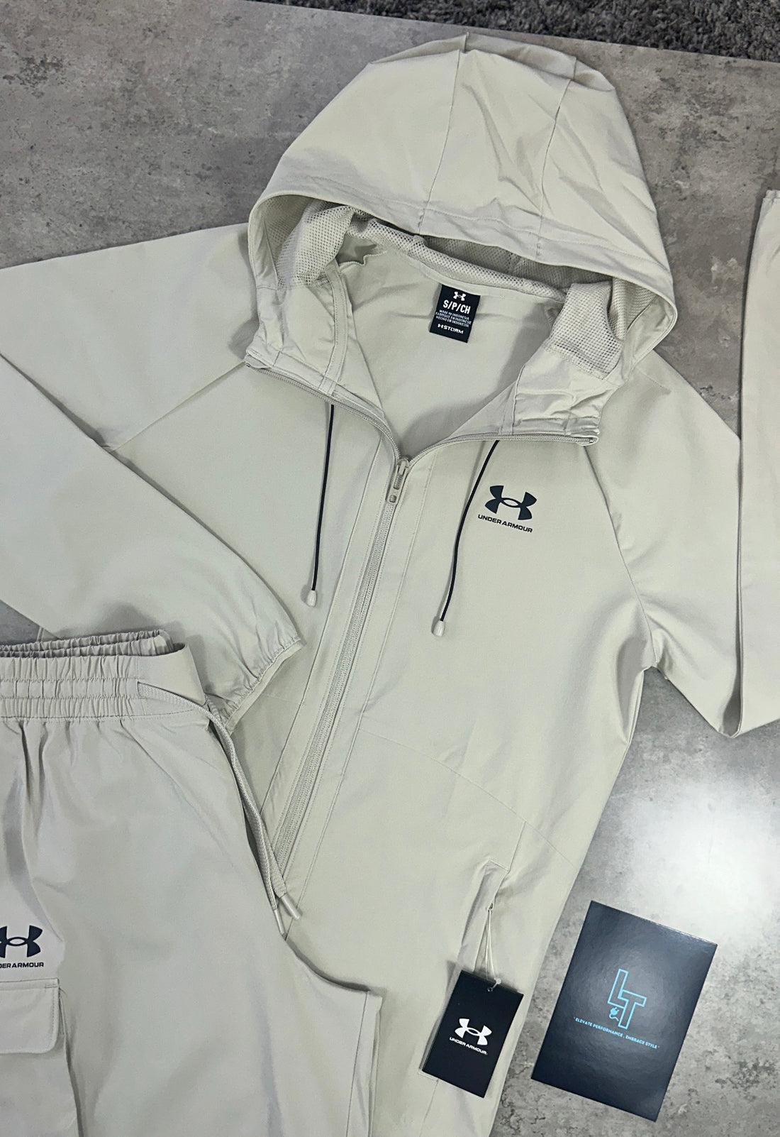 UNDER ARMOUR CARGO SET - BEIGE