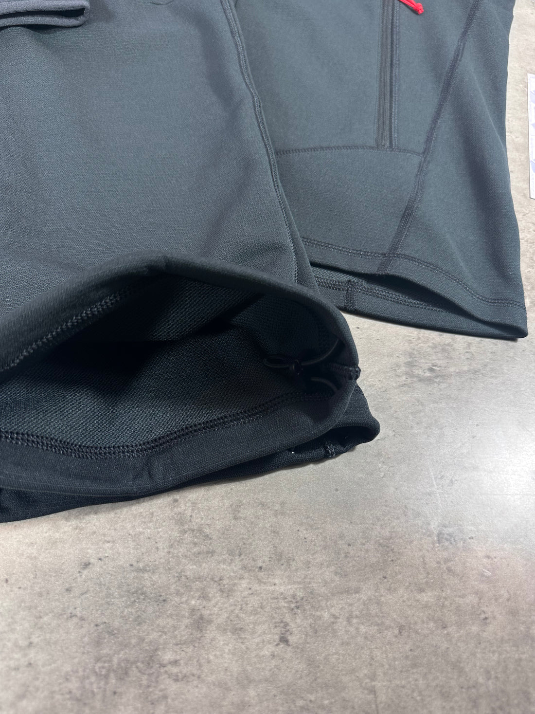 BERGHAUS FLEECE PLUS TRACKSUIT - BLACK/GREY/RED
