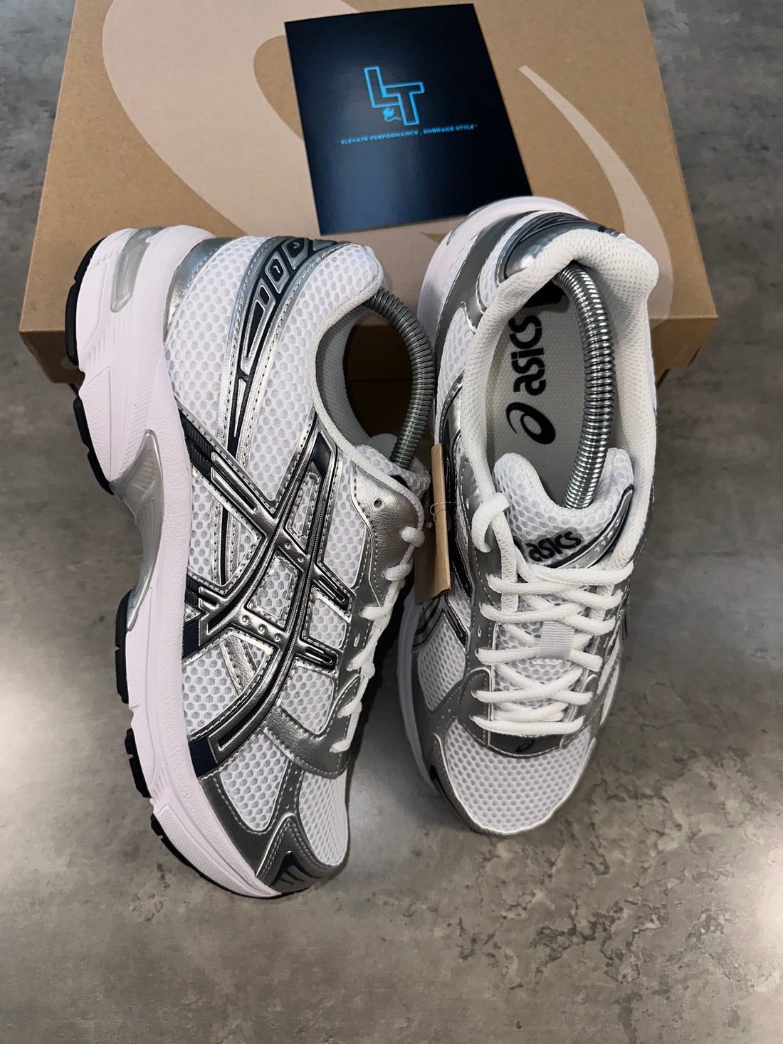 ASICS GEL TRAINERS - WHITE/SILVER