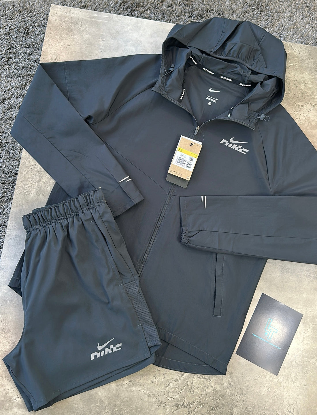NIKE GRAPHIC REPEL SET - CHARCOAL GREY