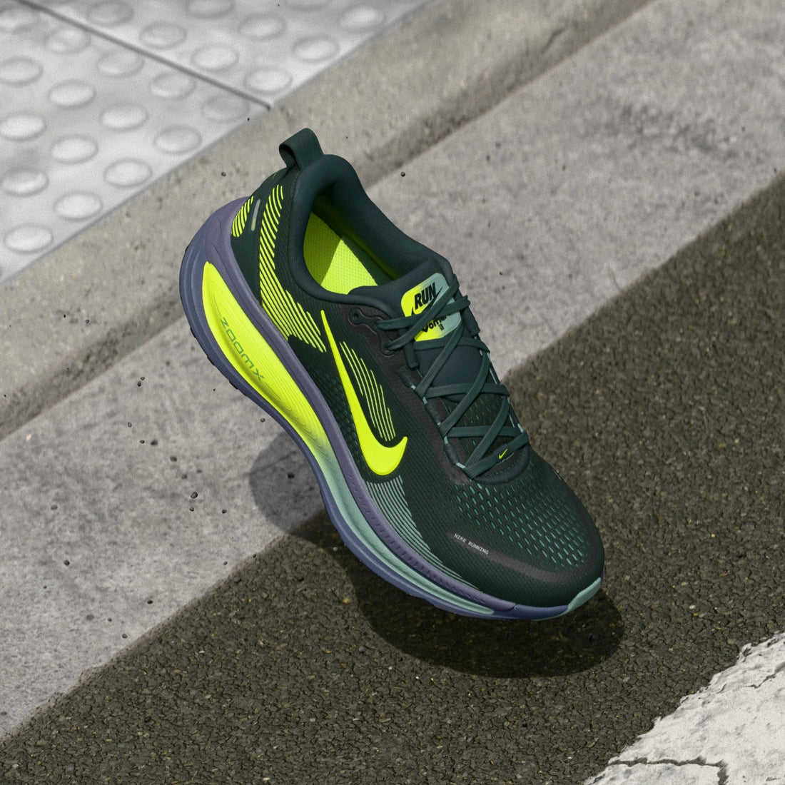 NIKE MENS VOMERO 18 - SEAWEED/VOLT/CANNON/SANDED PURPLE