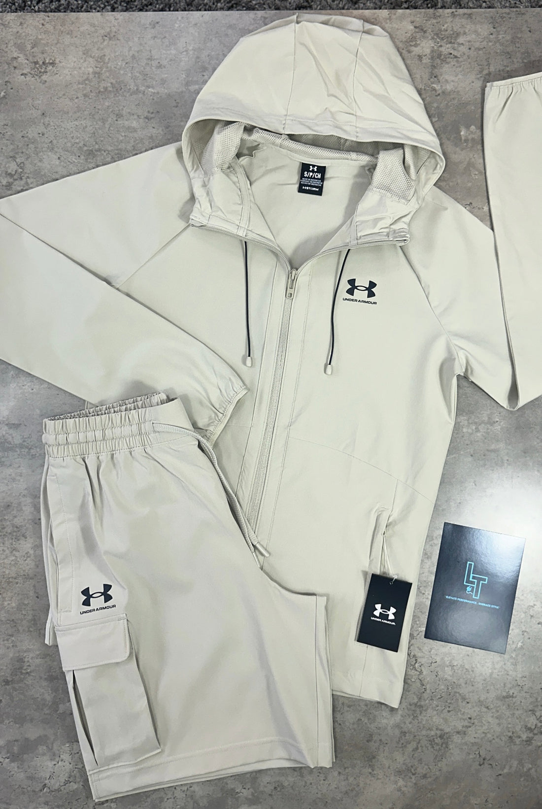 UNDER ARMOUR CARGO SET - BEIGE