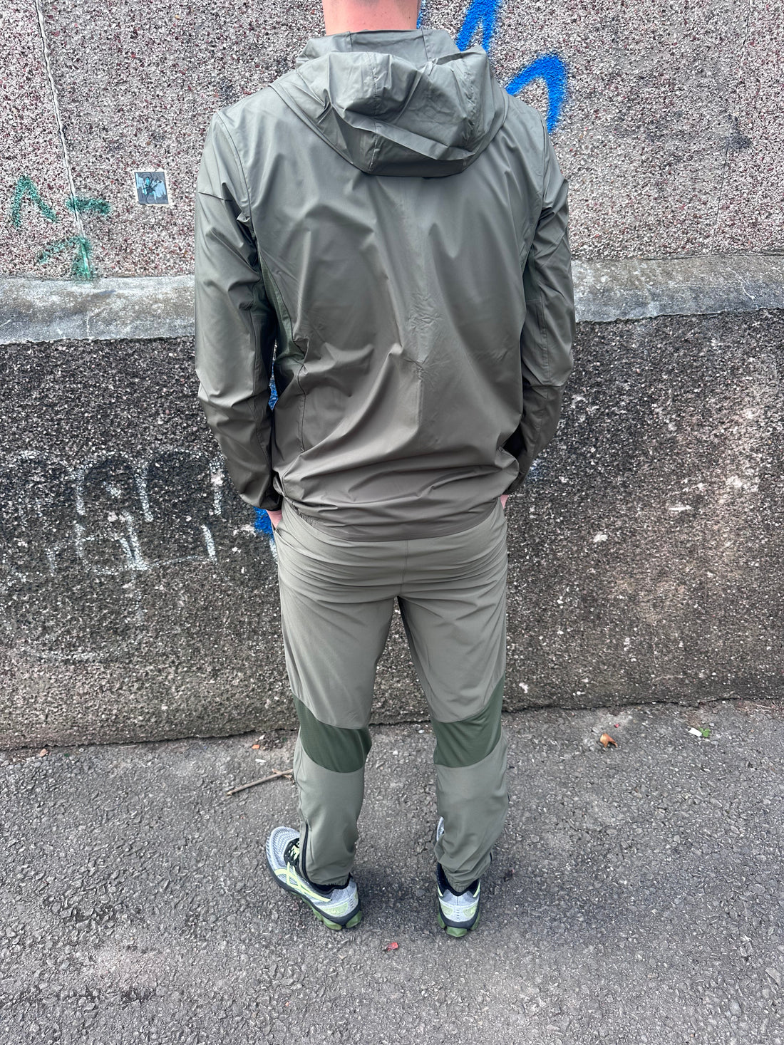 ASICS WOVEN TRACKSUIT - KHAKI
