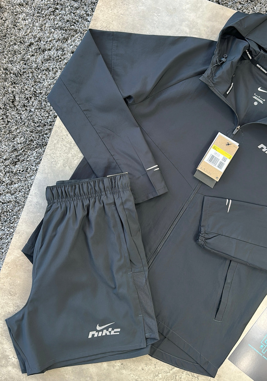 NIKE GRAPHIC REPEL SET - CHARCOAL GREY