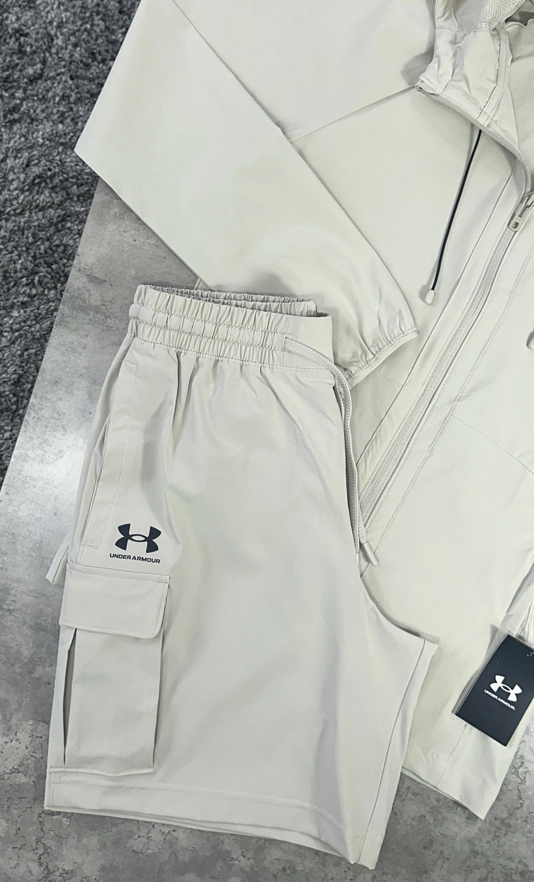 UNDER ARMOUR CARGO SET - BEIGE