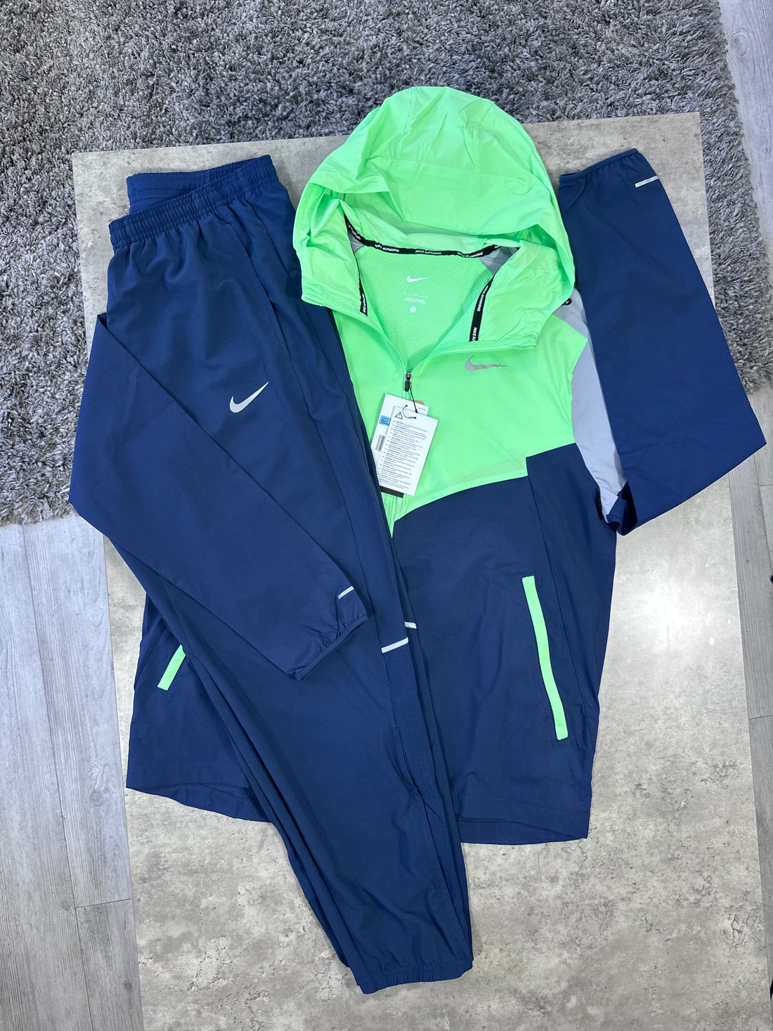 NIKE MILER WINDRUNNER TRACKSUIT - NAVY / LIGHT GREY / GREEN