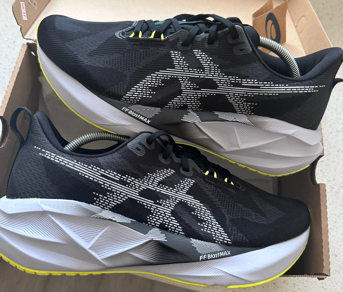 ASICS NOVABLAST - BLACK / LIME