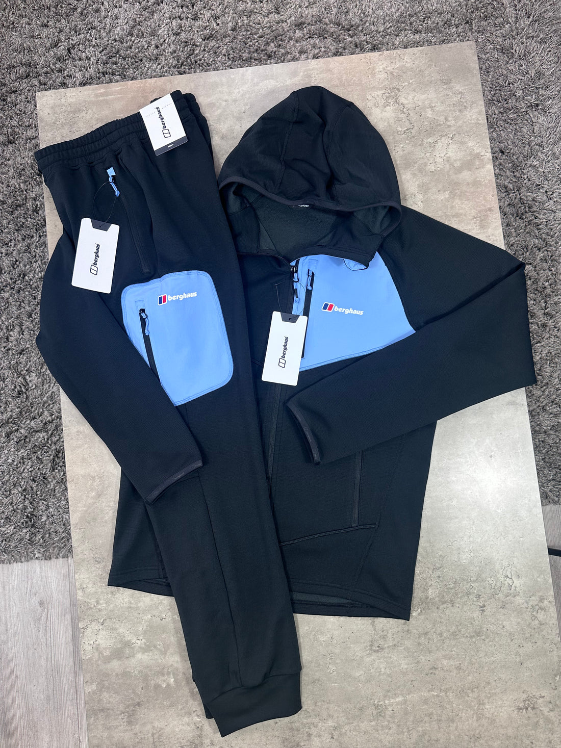 BERGHAUS FLEECE TRACKSUIT - BLACK / LIGHT BLUE