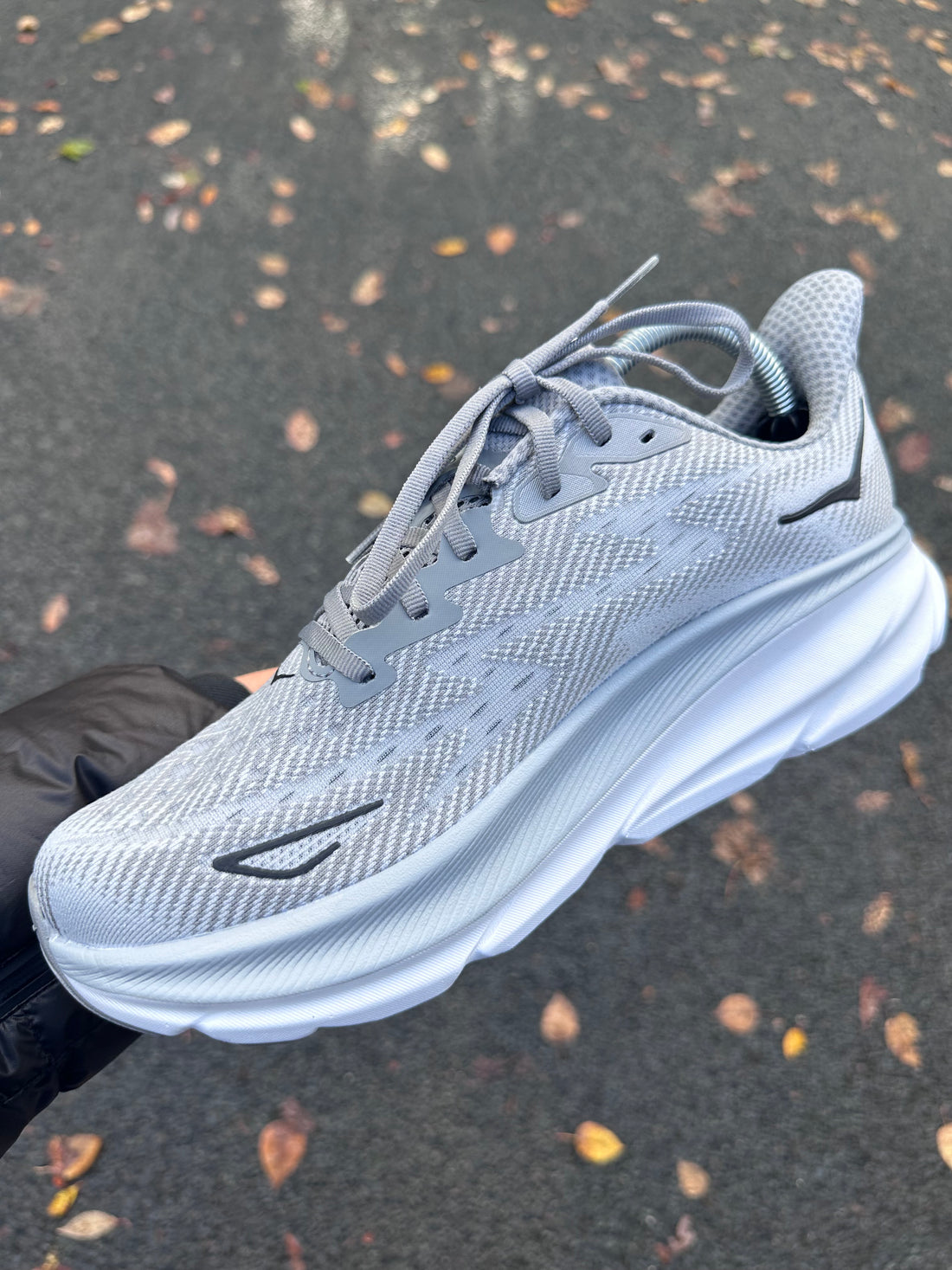 HOKA TRAINERS - GREY/WHITE