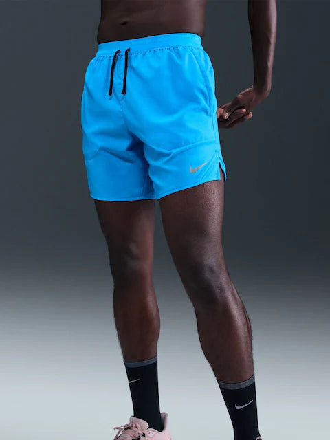 NIKE STRIDE SHORT (7 INCH) - BLUE HERO