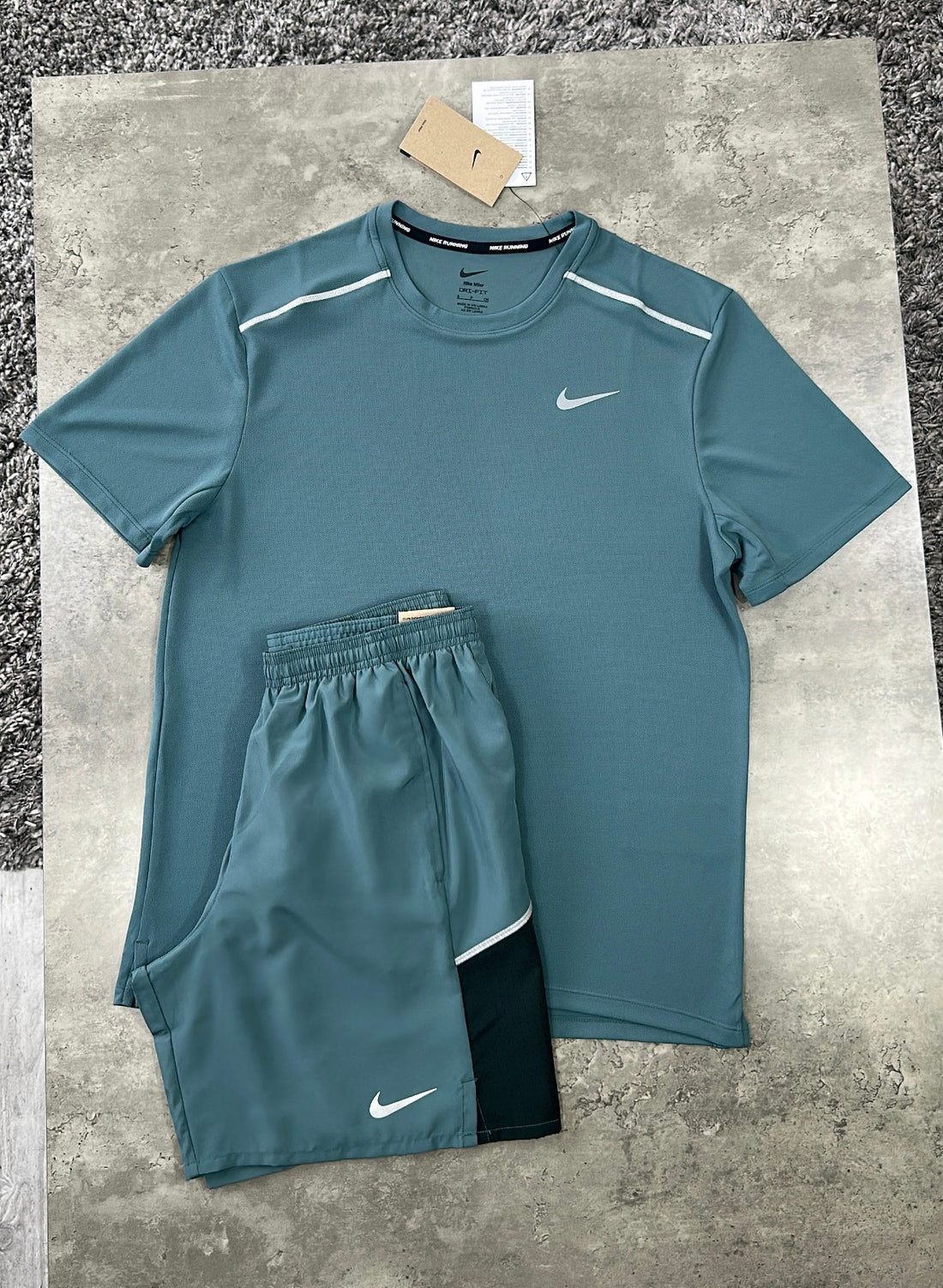 NIKE UV MILER SET - GREEN