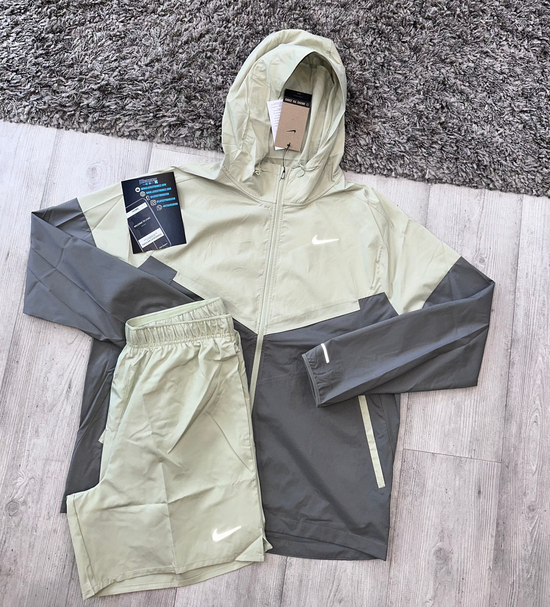 Olive green 2025 nike windrunner