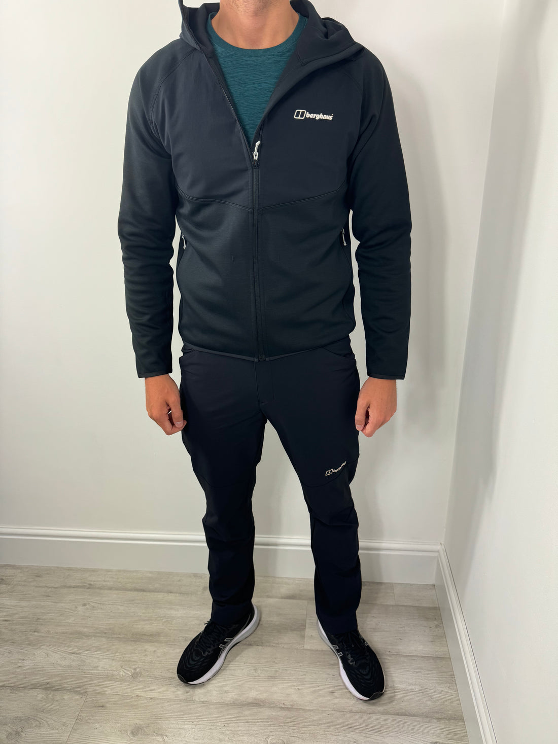 BERGHAUS TRAWDEN HYBRID TRACKSUIT - BLACK