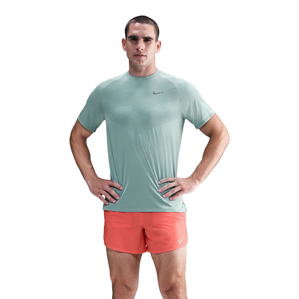 NIKE STRIDE T SHIRT - CANNON
